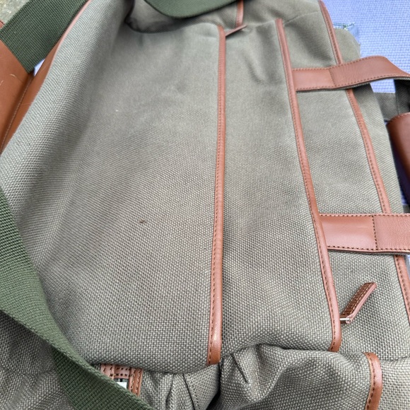 Levenger Italian leather travel bags (2) - Picture 15 of 16